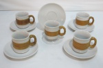 Porcelana-5 xícaras brancas para café, com detalhes em palha. Perfeito estado