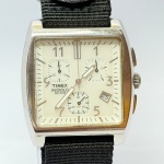 TIMEX INDIGLO - Relógio quartz, funcionando. Pulseira: 23mm. Caixa: 3,7cm x 3,8cm, vertical x horizontal, sem contar a coroa. ***ATENÇÃO! ESTE RELÓGIO NÃO POSSUI GARANTIA DE FUNCIONAMENTO. Produto sendo vendido conforme ESTADO, testado, ou não, diz respeito apenas ao momento da catalogação. Recomenda-se revisão.*** Se necessário, solicitar mais fotos, vídeos ou perguntas para análise via e-mail reidaantiguidade@gmail.com, Obrigado pela visita!