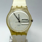 SWATCH - Relógio quartz, funcionando. Pulseira: 17mm. Caixa: 4cm x 3,5cm, vertical x horizontal, sem contar a coroa. ***ATENÇÃO! ESTE RELÓGIO NÃO POSSUI GARANTIA DE FUNCIONAMENTO. Produto sendo vendido conforme ESTADO, testado, ou não, diz respeito apenas ao momento da catalogação. Recomenda-se revisão.*** Se necessário, solicitar mais fotos, vídeos ou perguntas para análise via e-mail reidaantiguidade@gmail.com, Obrigado pela visita!