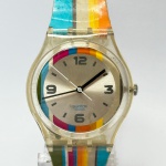 SWATCH - Relógio quartz, funcionando. Pulseira: 18mm. Caixa: 4,1cm x 3,5cm, vertical x horizontal, sem contar a coroa. ***ATENÇÃO! ESTE RELÓGIO NÃO POSSUI GARANTIA DE FUNCIONAMENTO. Produto sendo vendido conforme ESTADO, testado, ou não, diz respeito apenas ao momento da catalogação. Recomenda-se revisão.*** Se necessário, solicitar mais fotos, vídeos ou perguntas para análise via e-mail reidaantiguidade@gmail.com, Obrigado pela visita!
