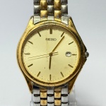 SEIKO - Relógio quartz, não testado. Pulseira: 18mm. Caixa: 3,6cm x 3,7cm, vertical x horizontal, sem contar a coroa. ***ATENÇÃO! ESTE RELÓGIO NÃO POSSUI GARANTIA DE FUNCIONAMENTO. Produto sendo vendido conforme ESTADO, testado, ou não, diz respeito apenas ao momento da catalogação. Recomenda-se revisão.*** Se necessário, solicitar mais fotos, vídeos ou perguntas para análise via e-mail reidaantiguidade@gmail.com, Obrigado pela visita!