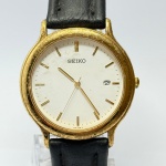 SEIKO - Relógio quartz, não testado. Pulseira: 20mm. Caixa: 3,5cm x 3,7cm, vertical x horizontal, sem contar a coroa. ***ATENÇÃO! ESTE RELÓGIO NÃO POSSUI GARANTIA DE FUNCIONAMENTO. Produto sendo vendido conforme ESTADO, testado, ou não, diz respeito apenas ao momento da catalogação. Recomenda-se revisão.*** Se necessário, solicitar mais fotos, vídeos ou perguntas para análise via e-mail reidaantiguidade@gmail.com, Obrigado pela visita!