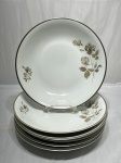 Renner - Jogo de 6 pratos fundos de massa, sopa em porcelana floral com friso prata. Medindo 22cm x 3cm de altura.