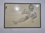 Quadro emoldurado com gravura retratando figura de nu feminino em pose reclinada, protegido por vidro.. Medindo 98cm x 68cm.