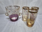Balde de gelo com 3 copos longos em demicristal, friso ouro. Medindo o balde 13,5cm x 15cm de altura, copos 6,5cm x 14,5cm de altura.. Contém desgastes.