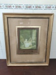 Gravura antiga emoldurada reproduzindo a obra "Lamour frivole" do artista Pierre-Antoine Baudouin (Musée Cognacq-Jay), apresentando cena galante do período Rococó, montada em paspartu com detalhes dourados e moldura de madeira com acabamento em pátina. Medindo a moldura 63cm x 53cm.