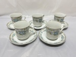 Jogo de 5 xícaras de café em porcelana Real com estampa floral. Medindo 5,5cm x 6cm de altura.