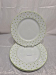VISTA ALEGRE - Jogo de 3 pratos rasos de mesa em porcelana, bolinhas. Medindo 26cm de diâmetro.
