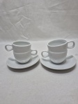 Par e xícaras de café em porcelana branca. Medindo 6cm x 7,5cm de altura.