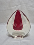 Lindo enfeite na forma de gota em cristal de murano com interior vermelho. Medindo 15cm x 18cm de altura.
