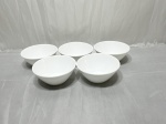 Jogo de 5 cumbucas em vidro opalinado. Medindo 13cm x 5,5cm de altura.