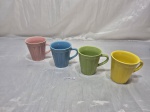 Jogo de 4 canecas de café/chá em porcelana, colorido. Medindo 7cm x 7,5cm de altura.