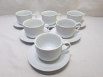 Jogo de 6 xícaras de consume em porcelana Schmidt branca. Medindo 10cm x 7,5cm de altura.