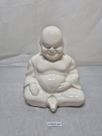 Escultura de Buda sentado em porcelana, branca. Medindo 19cm de altura.