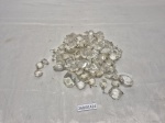 Lote de diversas pedras incolor de lustre em vidro.