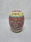 ORIENTAL - Potiche bojudo em porcelana, floral. Medindo 8cm x 15cm de altura. Contém bicados.