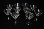 Lote com 10(dez) taças de champanhe (atualmente usadas para servir sobremesas) em antigo demi-cristal. Duas taças com discreto bicado.
