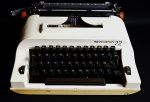 Máquina de escrever Remington, modelo 22 com maleta para transporte funcionando perfeitamente.