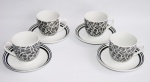 Jogo de 4 (quatro) xícaras de chá em porcelana moderna e com belos motivos de códigos de barra . Peça sem uso e em excelente estado.
