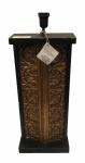 LIBERAL MARINI- bela base para abajur de madeira patinada de preto e dourado, medindo 55 cm de alt.