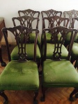 Belo conjunto de 06 cadeiras de madeira nobre, no estilo inglês. NO ESTADO / PRECISANDO DE RESTAURO. (Retirada na Rua Sá Ferreira - Copacabana).