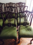 Belo conjunto de 06 cadeiras de madeira nobre, no estilo inglês. NO ESTADO / PRECISANDO DE RESTAURO. (Retirada na Rua Sá Ferreira - Copacabana).
