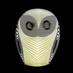 PALATINIK - Escultura em acrílico representando coruja. Meds: 11,8 cm x 9,2 cm