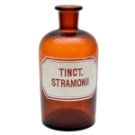 Antigo vidro de farmácia na cor ambar com etiqueta `TINCT STRAMONII`. Altura: 18,0 cm