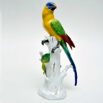 Pássaro pousado sobre tronco em porcelana velho vienna do século XIX. Altura: 25,5 cm