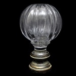 Pinha em cristal translúcido Baccarat corpo globular intercalado com gomado fino e largo, século XIX. Altura: 16,5 cm