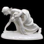 Escultura em porcelana alemã `VAN SCHIERHOLZ` representando jovem do campo em colheita.. François Milet. Meds: 18,0 cm x 28,0 cm