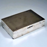 Caixa em prata lisa em formato retangular `Correa` 833mls, marcada no fundo. Meds: 3,4 cm x 14,0 cm x 9,0 cm