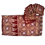 Toalha de Natal em tecido vermelho com fino e rico bordado em branco e dourado e 11 guardanapos. Meds: 3,00 x 1,50 m