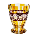 Vaso em cristal da Bohemia corpo facetado com faixas em overlay na cor ambar e cinta central em overlay rubi com fino gravado floral, século XIX. Altura: 18,0 cm