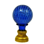 Pinha em cristal Baccarat favo de mel na cor azul, base em bronze, século XIX. Altura: 14,5 cm