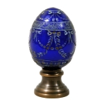 Pinha em cristal francês na cor azul royal com fino gravado de faixa rendilhada, guirlandas e laçarotes. Altura: 12,0 cm