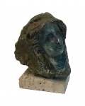 Escultura de pedra retratando cabeça feminina, medindo 12 cm alt.
