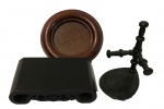 Miscelânea- lote contendo 3 peças de madeira nobre: peanha, suporte para prato e porta retrato.