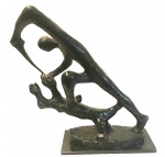 BRUNO GIORGI - Maravilhosa e grande escultura em bronze cinzelado, representando São Jorge matando Dragão, medindo: 66 cm comp. x 70 cm alt. x 18 cm prof.