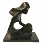 Linda escultura em bronze, artista desconhecido, medindo: 29 cm alt. x 30 cm x 15 cm base.