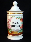 Pote de farmácia em porcelana francesa século XIX, a tampa não é original,  28cm