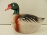 Terrine em faiança francesa em forma de pato, pintada à mão assinada Michel Caugant, 12x16cm