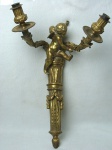 Aplique em bronze para duas luzes ricamente trabalhado com figura de anjo, 42x26cm