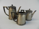 Conjunto para chá e café em metal espessurado a prata 3 peças, bule para café, 19 cm de alt, 23 de larg, 11 de prof - bule para chá e leiteira