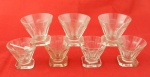 Conjunto de 7 copos para licor em cristal translúcido. Cada copo mede: 6 cm de altura x 7 cm de diâmetro. (no estado)