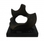 Irineu Garcia - S/T - escultura em bronze - 7x9x6 cm - assinada -