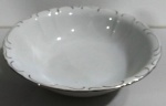 Belíssimo bowl BOHEMIA em porcelana com detalhes em prata . Mede: 23 cm