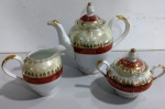 Conjunto de chá em porcelana STEATITA - PARANÁ -  3 peças. Com ornamentação em dourado.