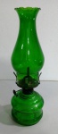 Antigo Lampião em vidro verde , belíssima peça . Mede:  32 cm