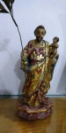 Antiga estátua de São José em madeira ricamente policromada - idade desconhecida - com redoma . Mede: 25 cm